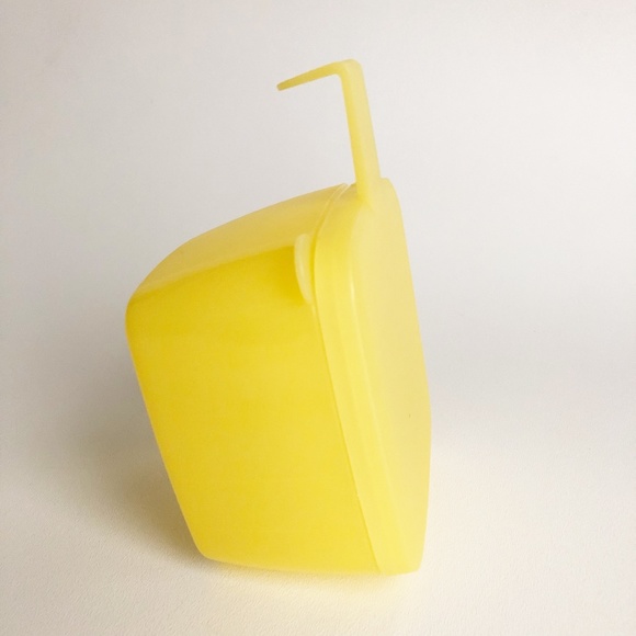 Tupperware Forget Me Knot Hanging Cheesep Keeper Container #5338 Yellow - Picture 2 of 11